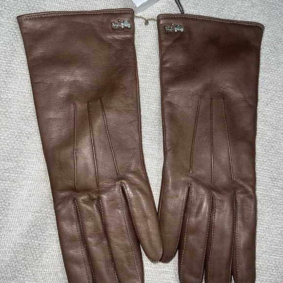 COACH Soft Leather Basic Gloves Pine Brown 6 1/2 New with tags, carriage symbol - Picture 8 of 8